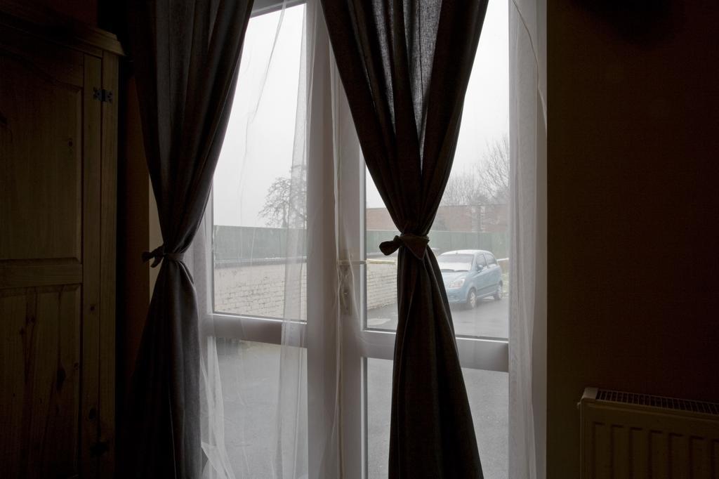 Oaklands Apartment Wolverhampton Bagian luar foto