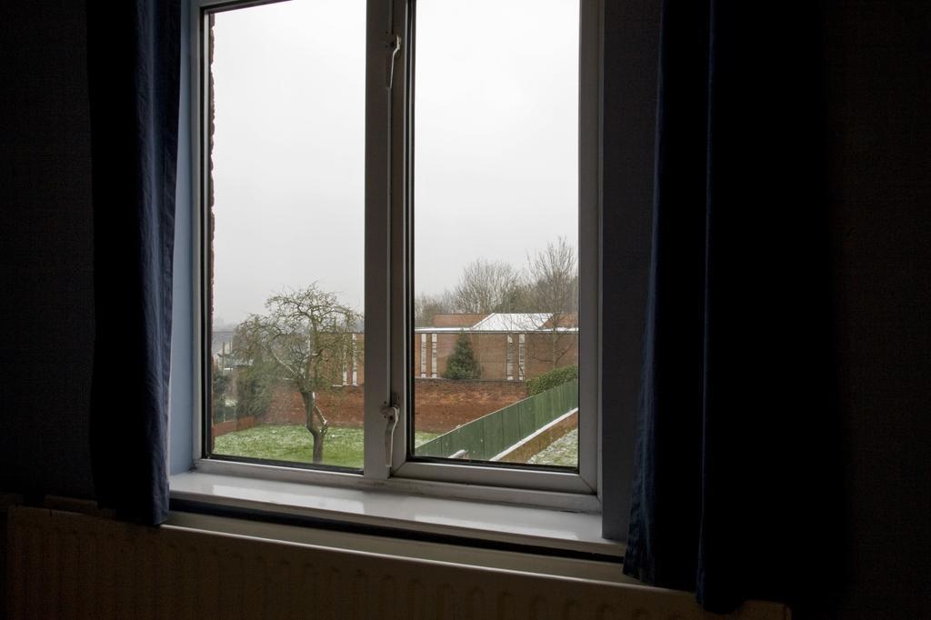 Oaklands Apartment Wolverhampton Bagian luar foto