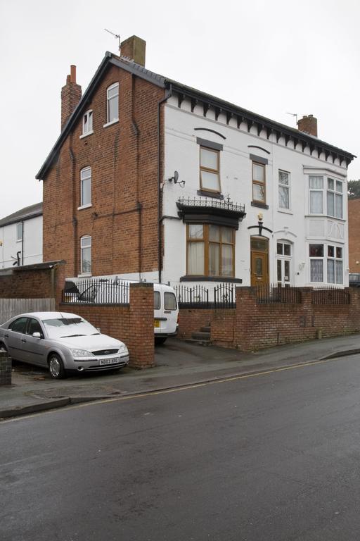 Oaklands Apartment Wolverhampton Bagian luar foto