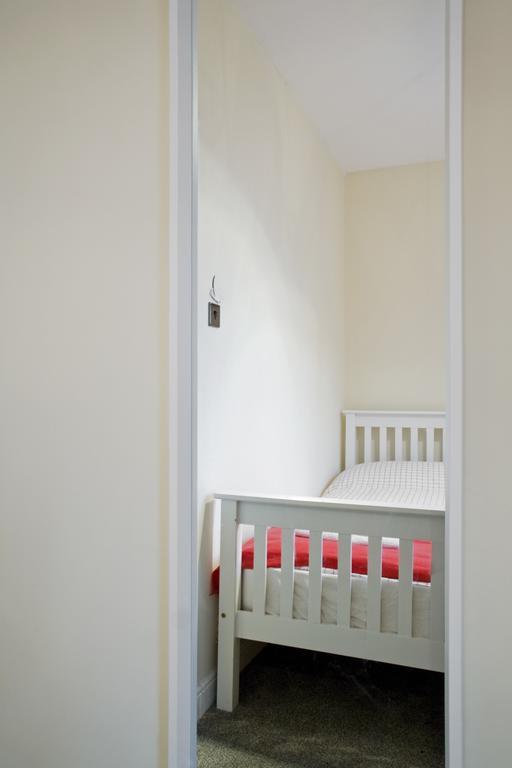 Oaklands Apartment Wolverhampton Bagian luar foto
