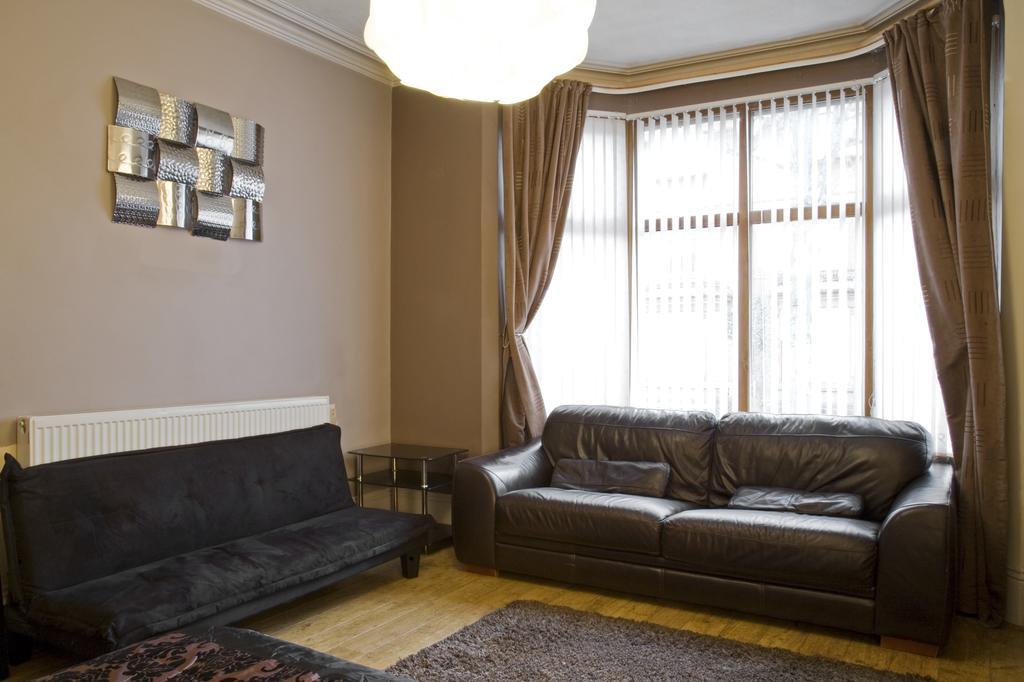 Oaklands Apartment Wolverhampton Bagian luar foto