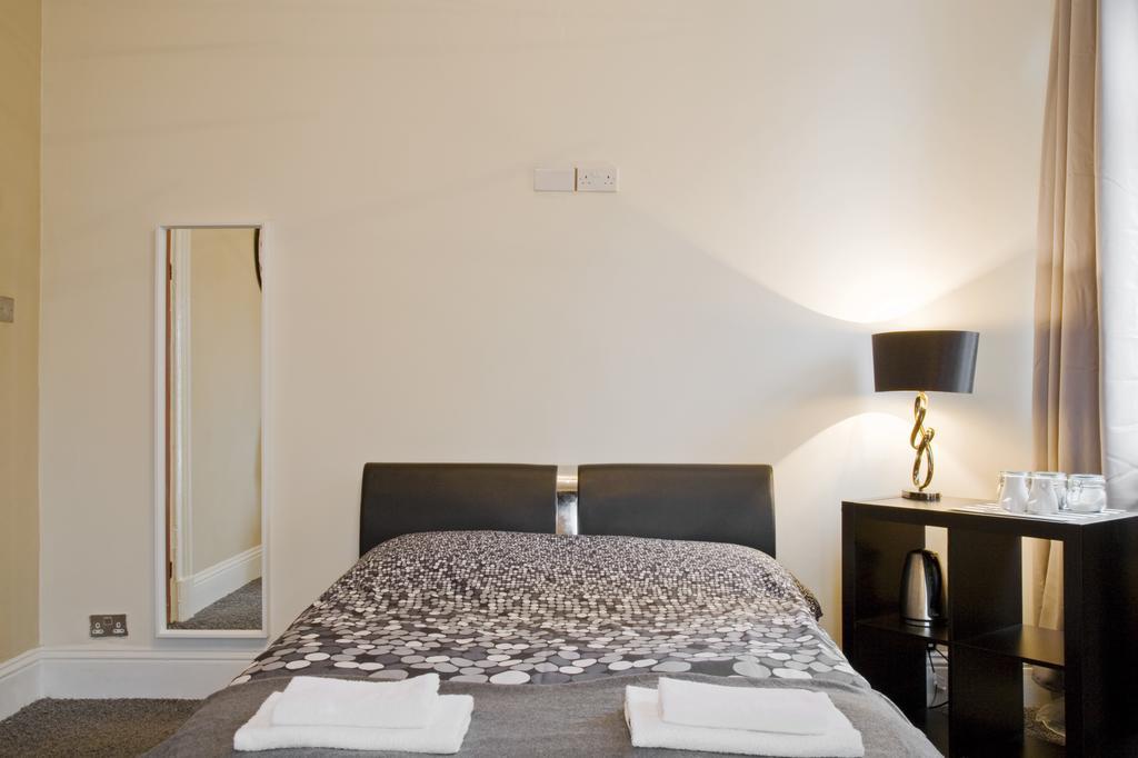 Oaklands Apartment Wolverhampton Bagian luar foto