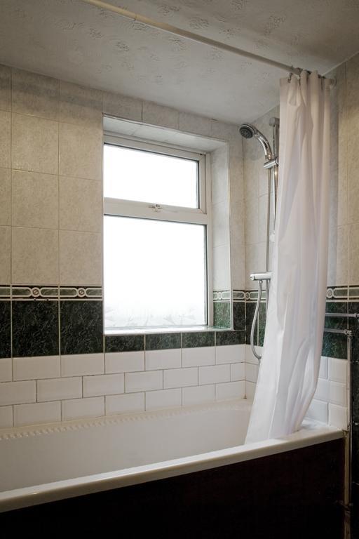 Oaklands Apartment Wolverhampton Bagian luar foto