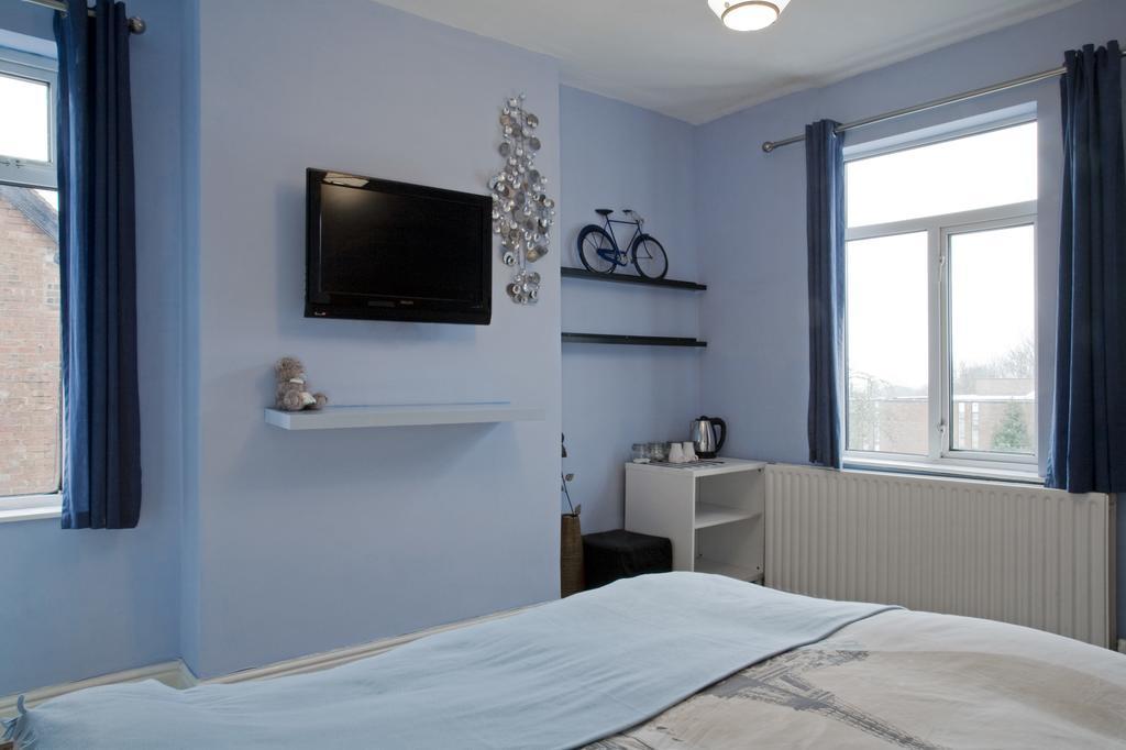 Oaklands Apartment Wolverhampton Bagian luar foto