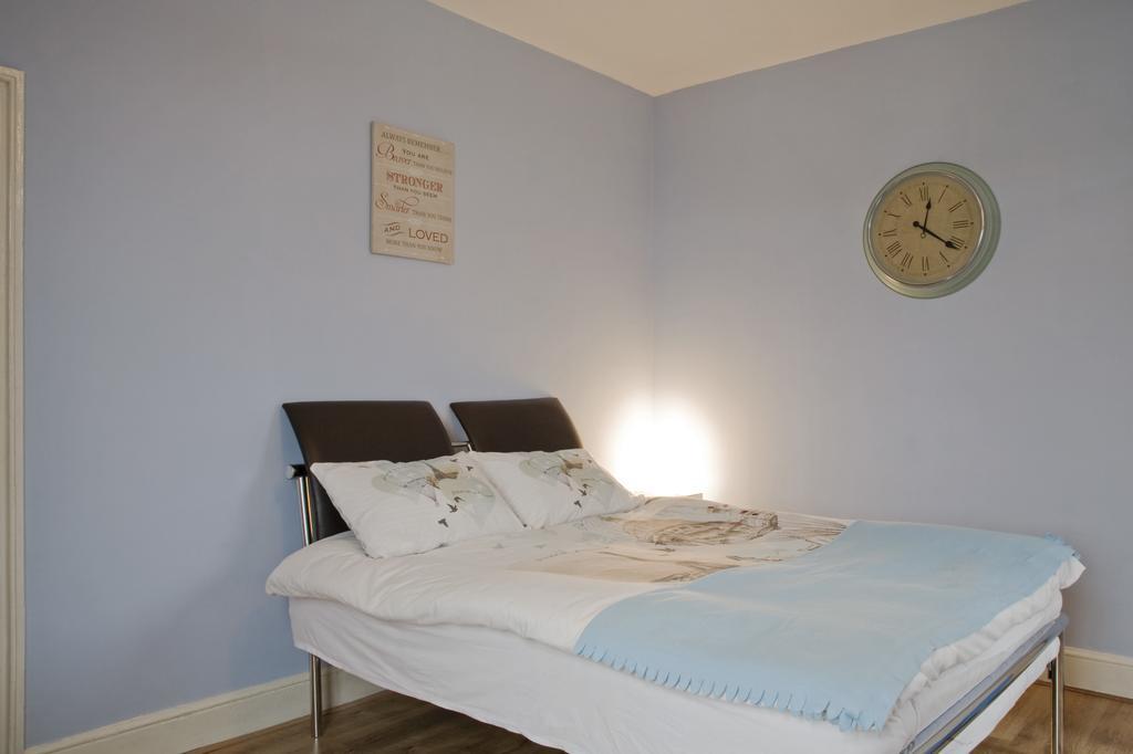 Oaklands Apartment Wolverhampton Bagian luar foto