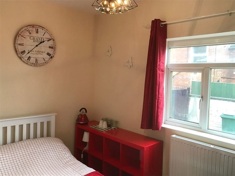 Oaklands Apartment Wolverhampton Bagian luar foto