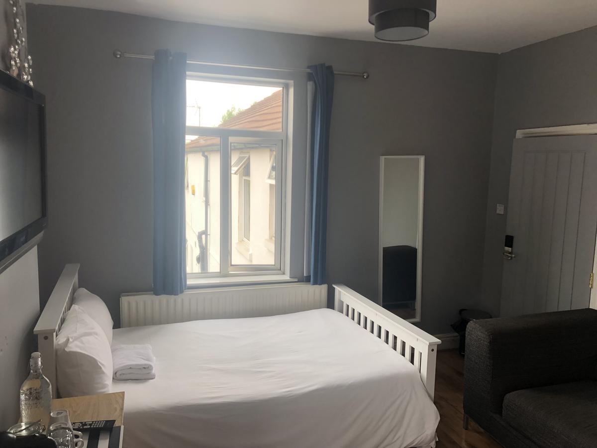 Oaklands Apartment Wolverhampton Bagian luar foto