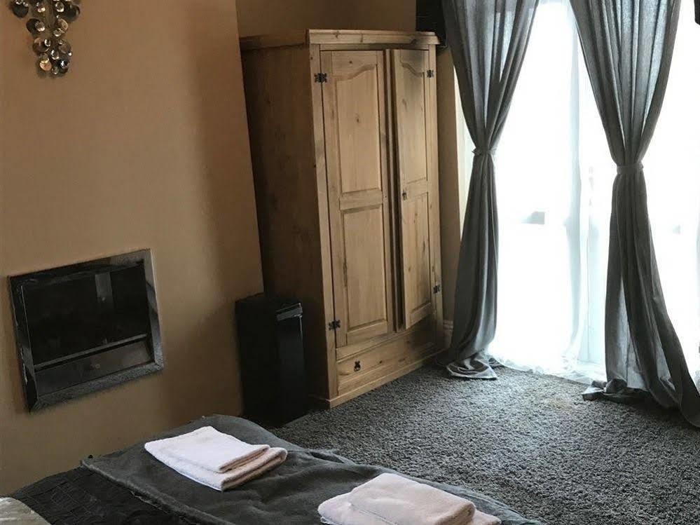 Oaklands Apartment Wolverhampton Bagian luar foto