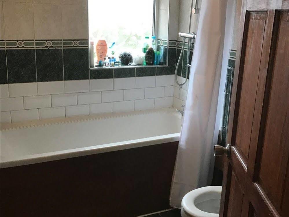 Oaklands Apartment Wolverhampton Bagian luar foto