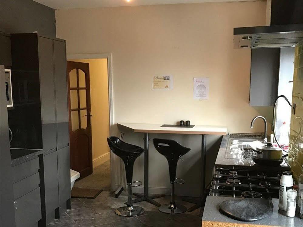 Oaklands Apartment Wolverhampton Bagian luar foto
