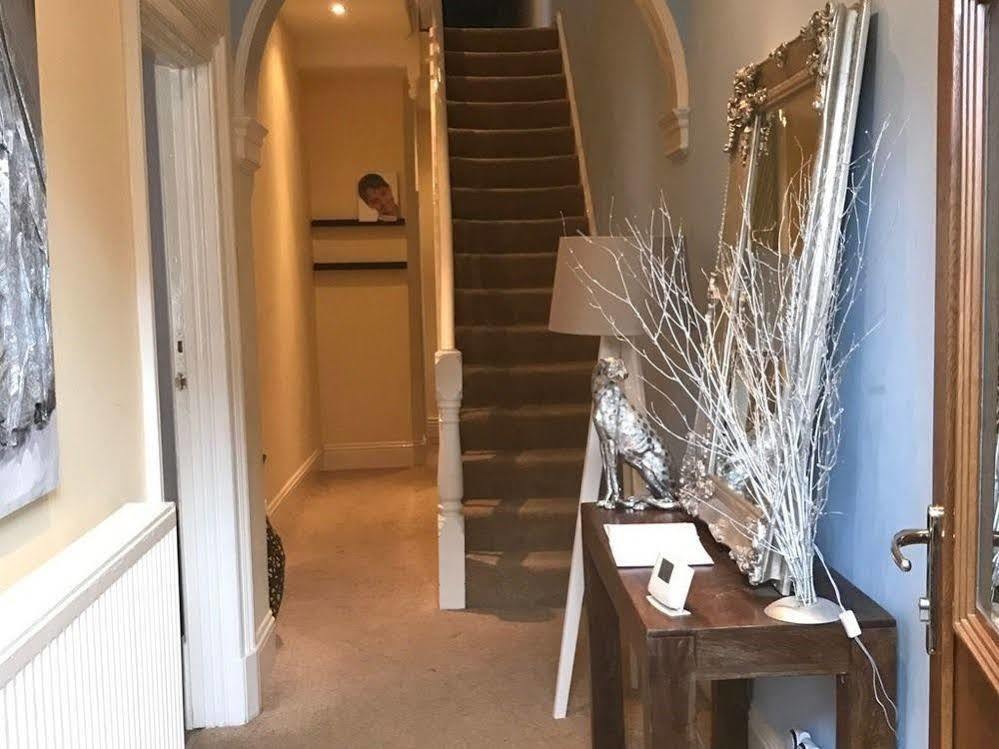 Oaklands Apartment Wolverhampton Bagian luar foto